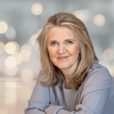 Lifestyle Nutritionist Kate Cook banner image smiling