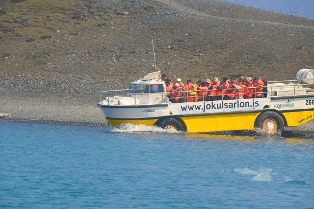 Duck Boat tour in Glacier Lagoon